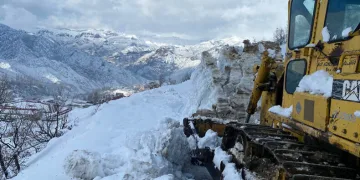 Şırnak’ta yol açma çalışmaları devam ediyor