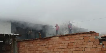 Çorum’da iki katlı ev kül oldu