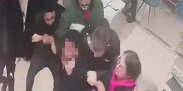 Hasta yakını, sağlık çalışanını darp etti