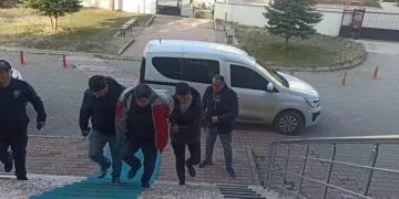 Eski eşini ve kızını öldüren şüpheli adliyeye sevk edildi