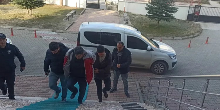 Eski eşini ve kızını öldüren şüpheli adliyeye sevk edildi