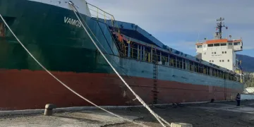 Kastamonu’da karaya oturan gemi kurtarıldı
