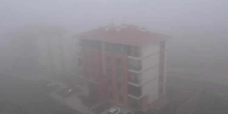 Elazığ’da sis hayatı olumsuz etkiliyor