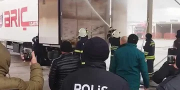 Edirne’de bebek maması yüklü tırda çıkan yangın söndürüldü