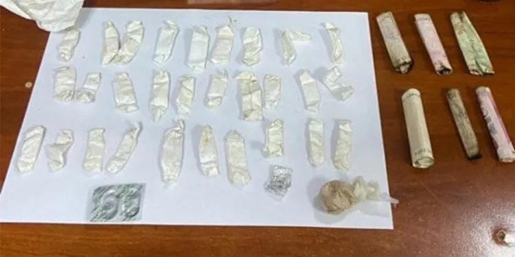 İzmir’de ‘dur’ ihtarına uymayan araçtan uyuşturucu çıktı