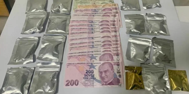 17 yaşındaki sürücünün kullandığı otomobilde uyuşturucu çıktı