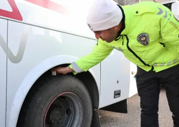 Elazığ’da kış lastiği denetimleri sürüyor