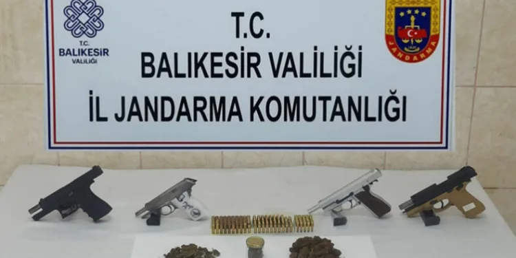 Balıkesir’de silah ticareti yapan 17 kişi yakalandı