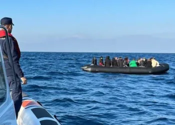 Ölüme terk edilen 32 kaçak göçmen kurtarıldı