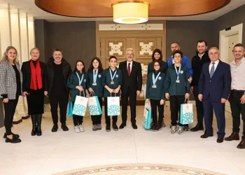 Nilüfer’in genç yüzücüleri başarılarıyla gururlandırdı