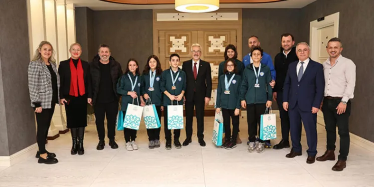 Nilüfer’in genç yüzücüleri başarılarıyla gururlandırdı