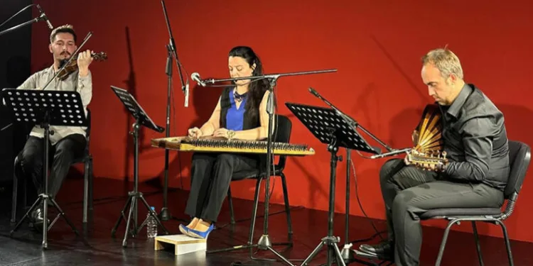 Her-Dem Trio ‘Cumhuriyetin Müziği’ ile hayran bıraktı