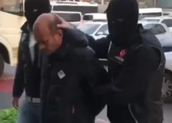 Kırmızı bültenle aranan 2 kişi İstanbul’da yakalandı