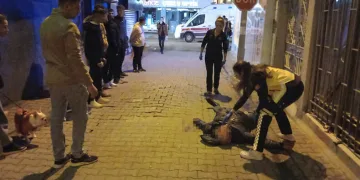 Yolda yürüyen yaşlı adamı döverek gasp ettiler