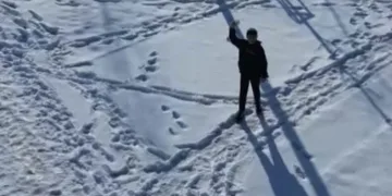 Kendisini görüntüleyen drondan korktu