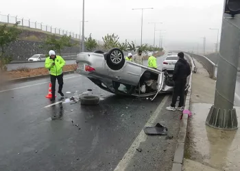 Kayganlaşan yol kaza getirdi