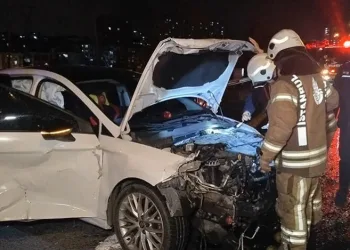 Hatalı şerit değiştirme kazaya neden oldu: 2 yaralı