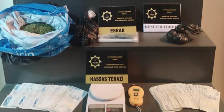 Afyonkarahisar’da 2 eve uyuşturucu baskını