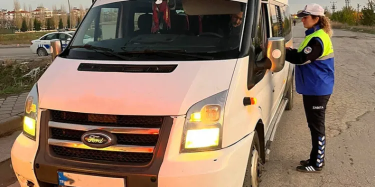 Büyükşehir, Salihli’de servis araçlarını denetledi