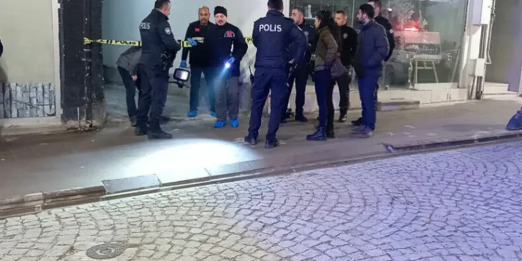 Tüfekle oynarken arkadaşını vurdu