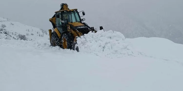 Şırnak’ta kar kalınlığı 2 metreyi buldu