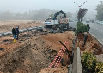 Gaziantep’te sağanak yağış nedeniyle yol çöktü