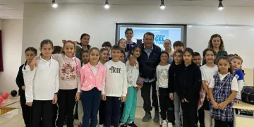 Minik öğrenciler engelli gazeteciyle söyleşti