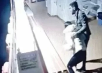 Arkadaşı ile tartıştıktan sonra feribottan atladı