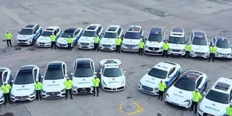 Suç örgütlerinden ele geçirilen araçlar emniyete verildi