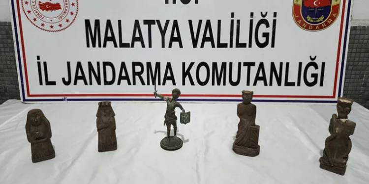 Malatya’da Roma dönemine ait 5 heykel ele geçirildi