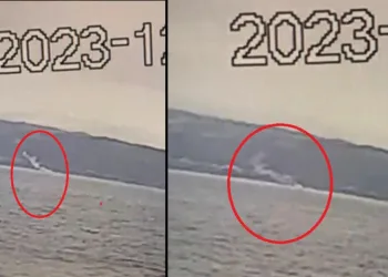 Deprem anında denizin ortasından duman çıkmış