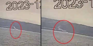 Deprem anında denizin ortasından duman çıkmış