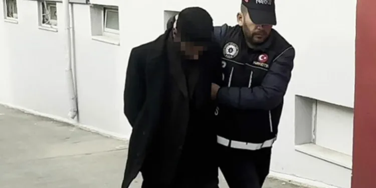 Adana’da 2 torbacı tutuklandı