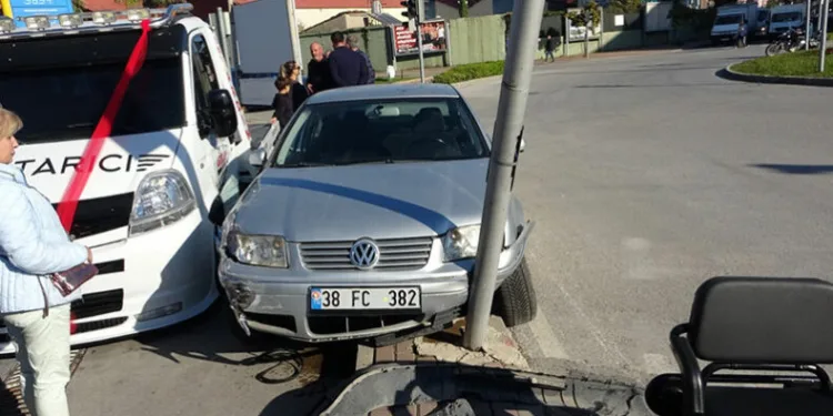 87 yaşındaki sürücü direksiyon başında kalp krizi geçirdi