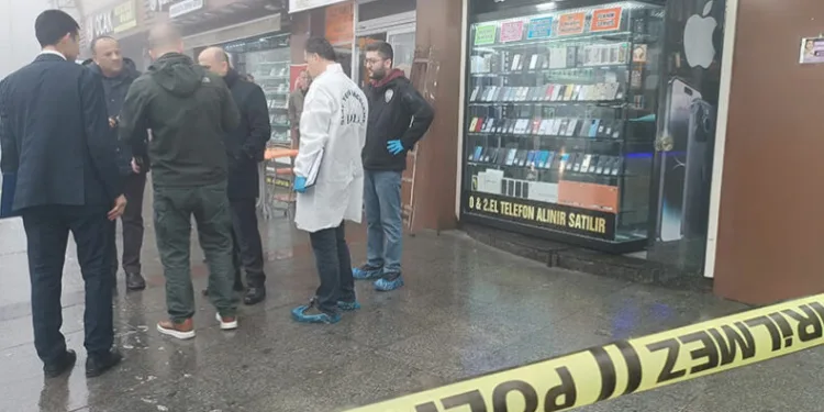 İş yeri önünde bıçaklanan şahıs hayatını kaybetti