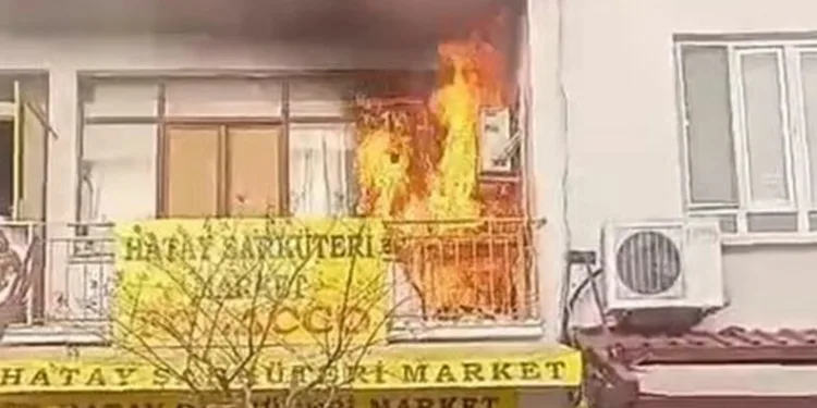 Söndürülmeyen soba kovası yangına sebep oldu