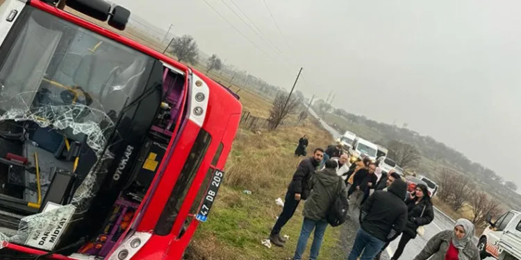 Mardin’de yolcu midibüsü devrildi: 5 yaralı