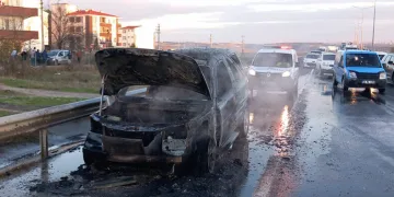 Tekirdağ’da bir araç alev topuna döndü