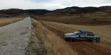 Tokat’ta otomobil takla atarak tarlaya uçtu