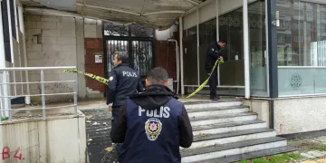 Malatya’da orta hasarlı binada ceset bulundu