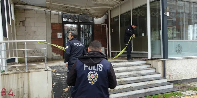 Malatya’da orta hasarlı binada ceset bulundu