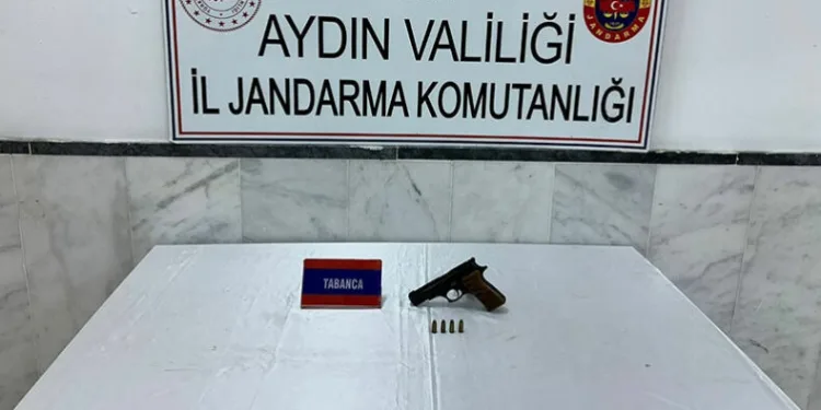 Kuyucak’taki evde ruhsatsız silah ele geçirildi