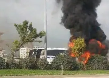 Yolcu otobüsü alev alev yandı, 14 yolcu ölümden döndü