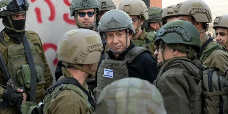 Netanyahu Gazze’de askerleri ziyaret etti