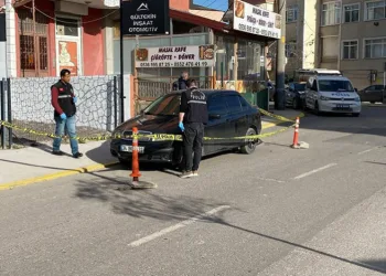 Otomobilde silahla vurulmuş halde bulundu