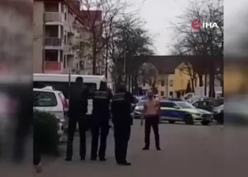Alman polisi bıçaklı Türk’ü vurdu