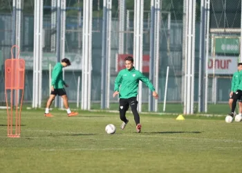 Bursaspor yoğun çalışıyor
