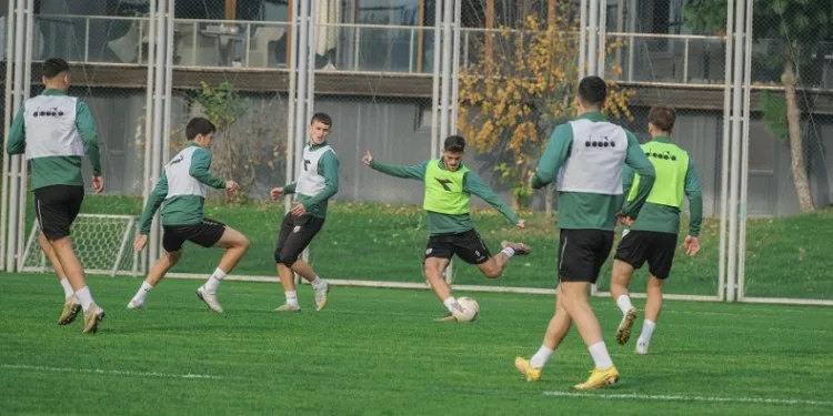 Bursaspor topa sahip olma çalıştı