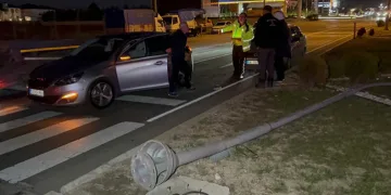 2 otomobilin çarpıştığı kazada 1 kişi yaralandı