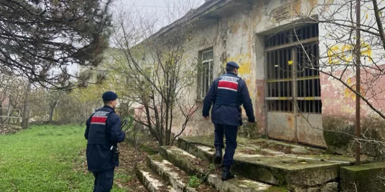 Bursa’da jandarma aranan 18 şahsı yakaladı